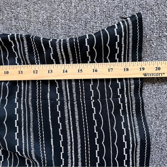 Ann Taylor Geometric Black and White Striped Women's Top size 12p - Picture 4 of 7